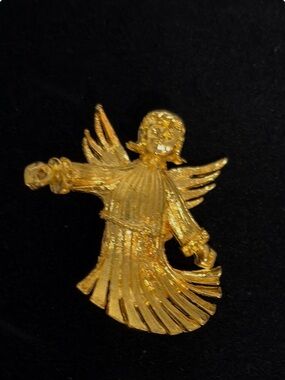 Vintage Hattie Carnegie Signed Angel  Pin Brooch Gold Tone Figural 2” Looks New
